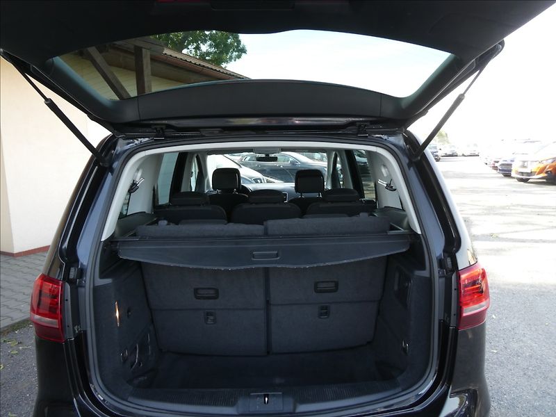 Volkswagen Sharan 2,0 TDi 110kW 7.míst, serviska - fotka 17 z 44