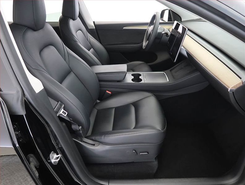 Tesla Model Y (2022) RWD LFP 60kWh, SoH 95% - fotka 9 z 33