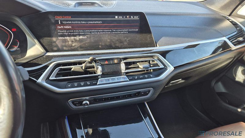 BMW X5 M50D 3,0 294 kW - fotka 8 z 19