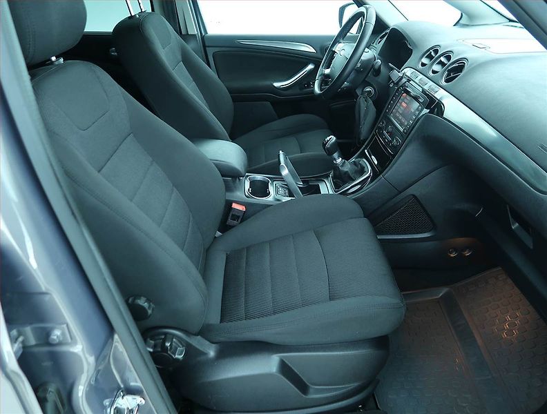 Ford S-MAX (2013) 2.0 TDCi, Navi, Xenony - fotka 9 z 17