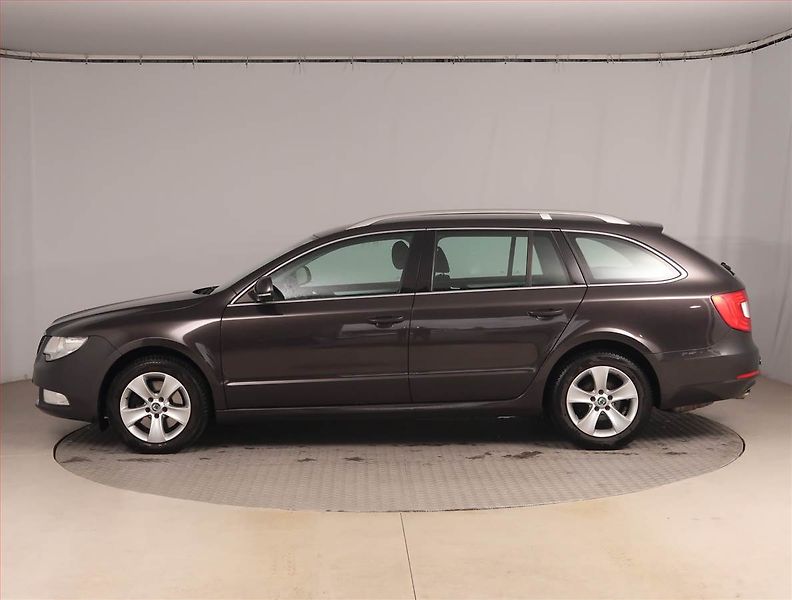 Škoda Superb (2011) 1.4 TSI, Tempomat - fotka 3 z 17
