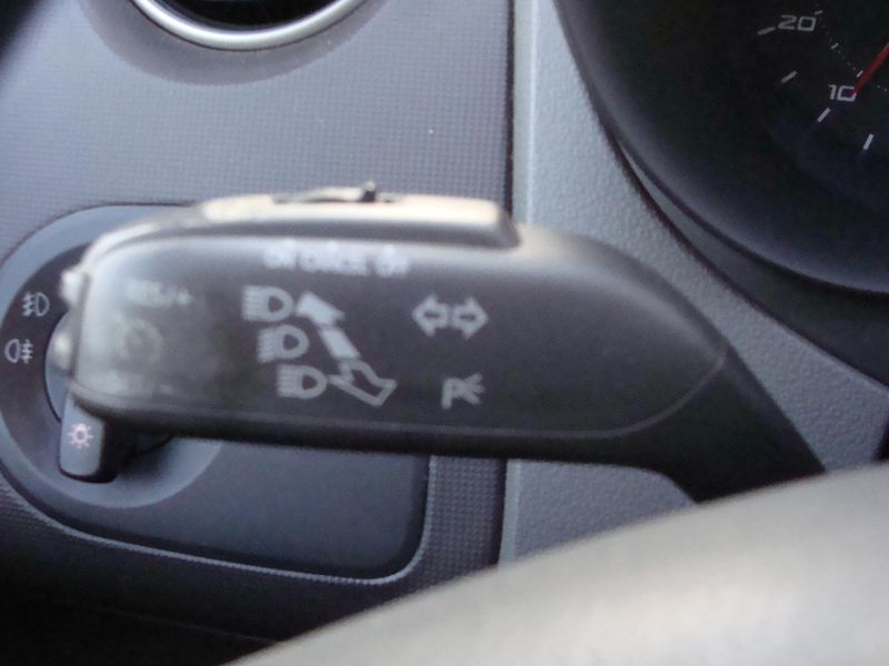 Seat Ibiza 1.2 HTP,51 kW,klima,nová STK - fotka 20 z 35