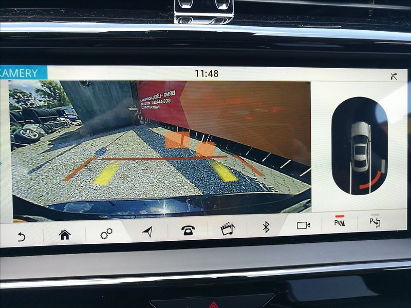 Jaguar XE 2,0 T 52000 km - fotka 9 z 23