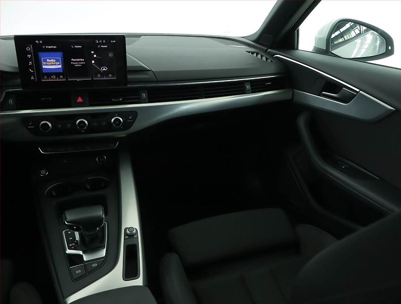 Audi A4 (2024) 2.0 TDI - fotka 8 z 16