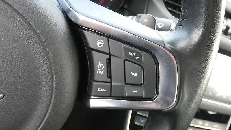 Jaguar XF 20d AWD Prestige - fotka 12 z 23