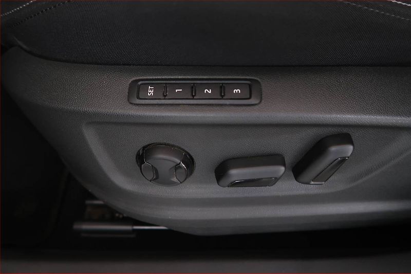 Škoda Karoq (2022) 1.5 TSI - fotka 17 z 20