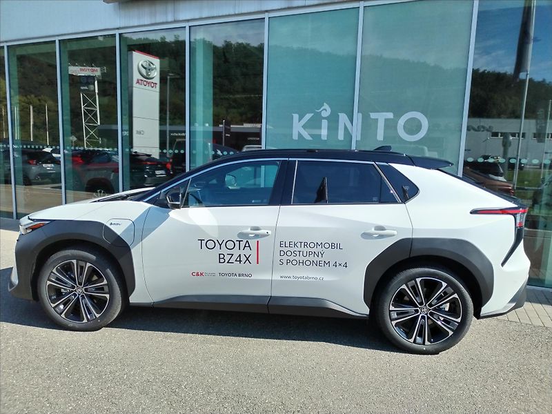 Toyota bZ4X (2025) BEV 71,4 kWh  EXECUTIVE AWD - fotka 3 z 12