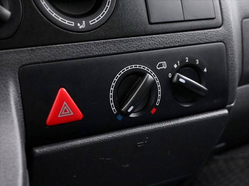 Volkswagen Multivan 1,9 TDI 75kW Startline - fotka 25 z 35
