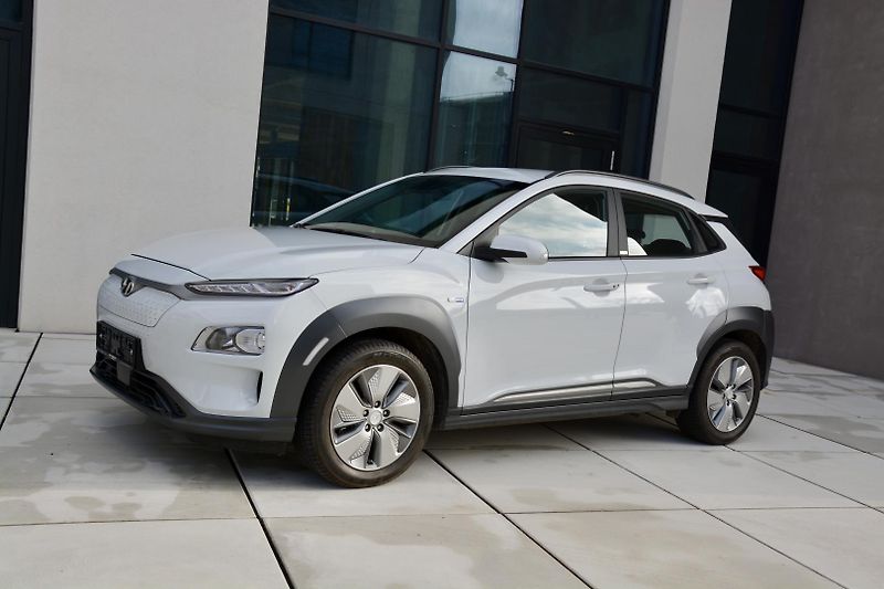 Hyundai Kona (2020) EV ELEKTRIC 100Kw 1 MAJITEL KA - fotka 10 z 53