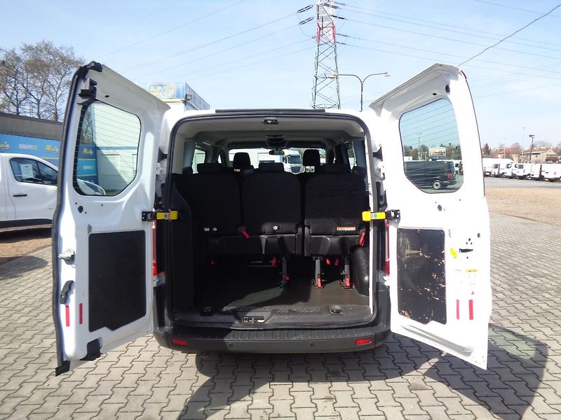 Ford Transit Custom 2,0 TDCI  L1H1 8MÍST BUS KLIMA - fotka 17 z 41