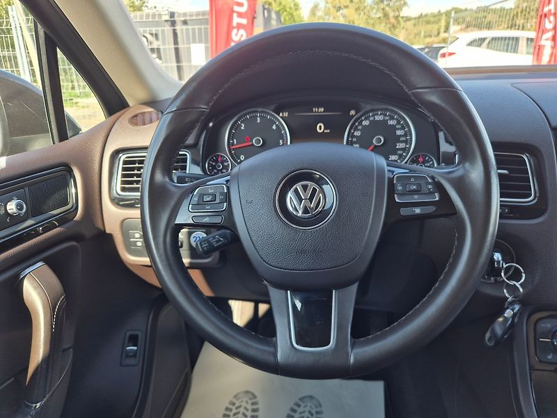 Volkswagen Touareg 3.0TDi 150kW 4x4 tažné - fotka 13 z 32