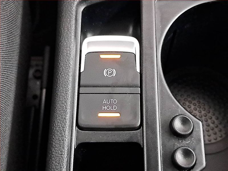 Volkswagen Touran (2023) 2.0 TDI - fotka 16 z 20