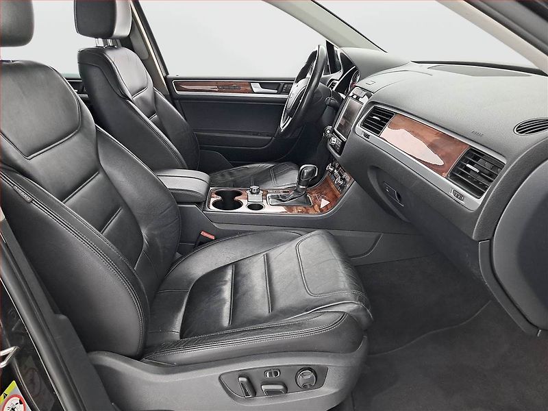 Volkswagen Touareg (2010) 3.0 TDI, 4X4, Automat, Kůže - fotka 9 z 25