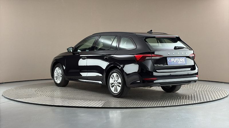 Škoda Octavia 2.0 TDI Ambition Combi - fotka 2 z 23