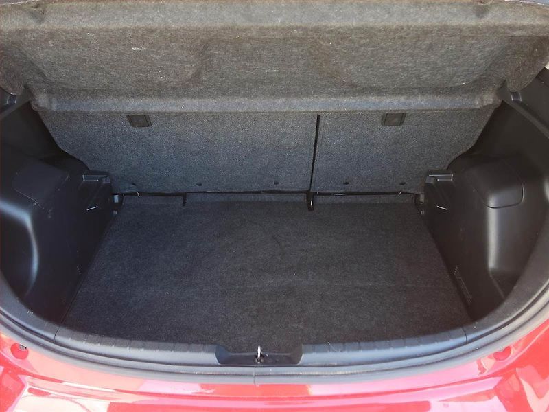 Toyota Yaris (2015) 1.33 Dual VVT-i, Serv.kniha - fotka 13 z 15
