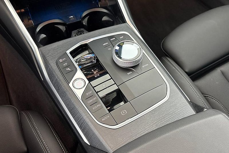 BMW Řada 3 řady 3 | 320d xDrive - fotka 11 z 26