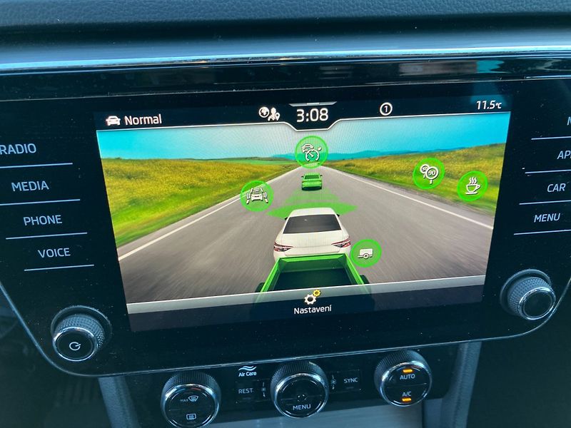 Škoda Superb (2020) IV 1.4PHEV 160 STYLE DSG - fotka 32 z 37