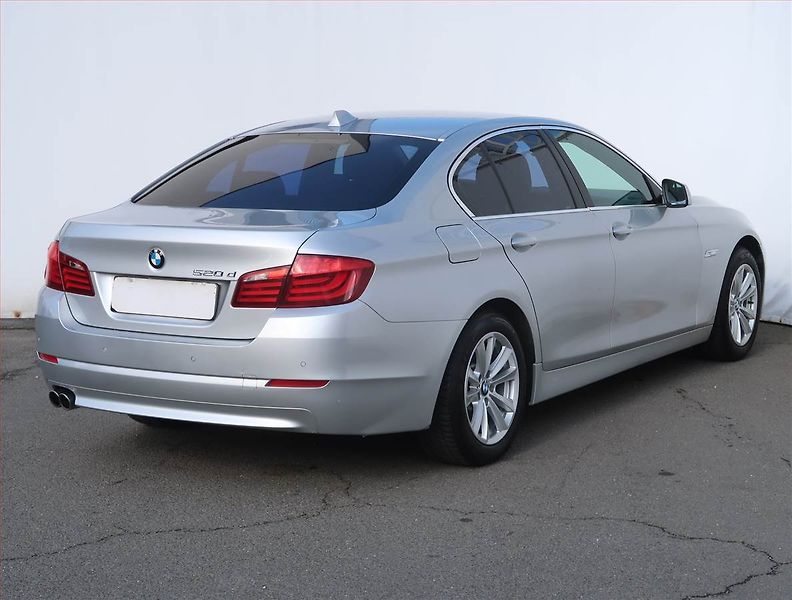 BMW Řada 5 (2012) 520d, Automat, Navi, Xenony - fotka 5 z 21