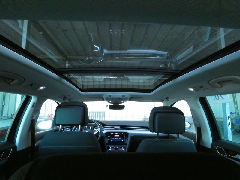 Volkswagen Passat Business Premium 2.0 TDI 110KW - fotka 30 z 30