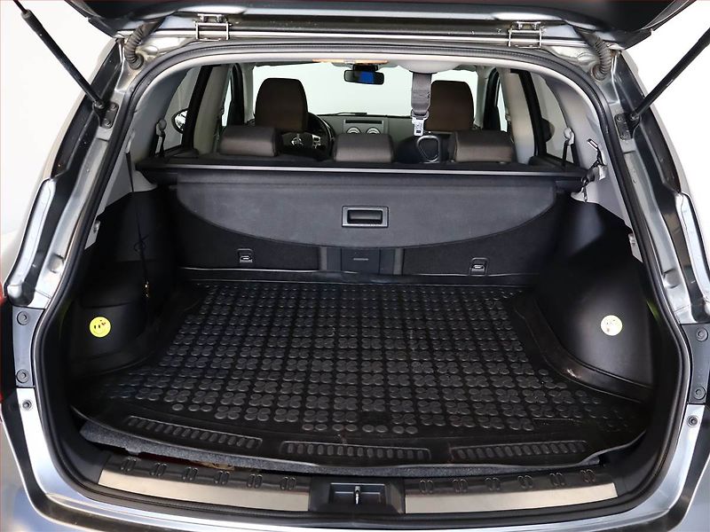 Nissan Qashqai (2013) 1.5 dCi, 7 míst, Navi - fotka 11 z 17