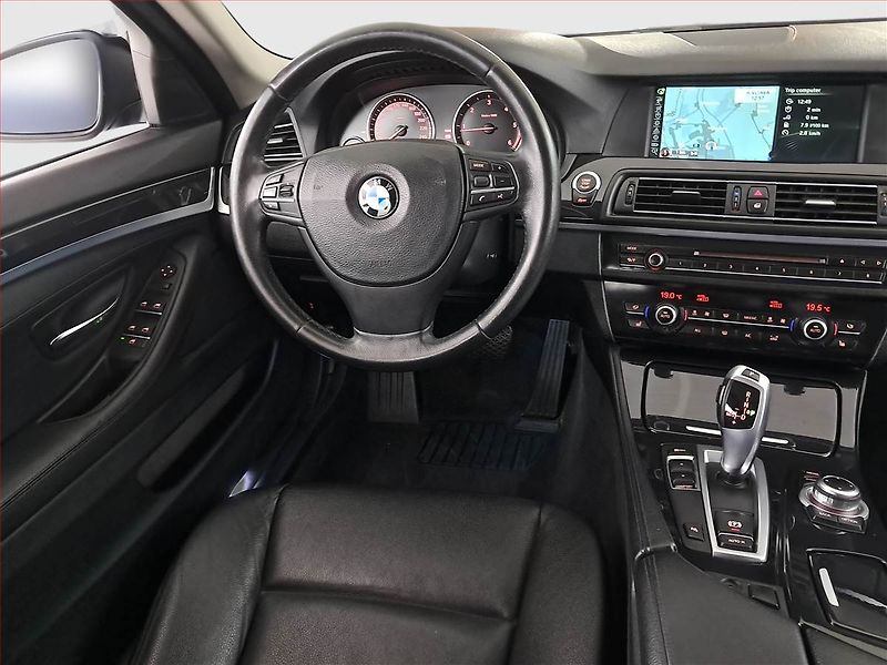 BMW Řada 5 (2012) 520d, Automat, Kůže, Navi - fotka 7 z 23