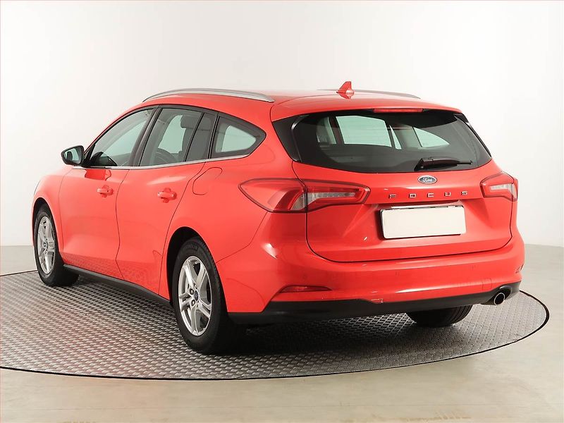 Ford Focus (2020) 1.0 EcoBoost, Tempomat - fotka 4 z 17