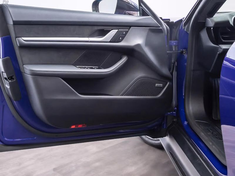 Porsche Taycan Turbo GT Weissach ActiveRide - fotka 12 z 23