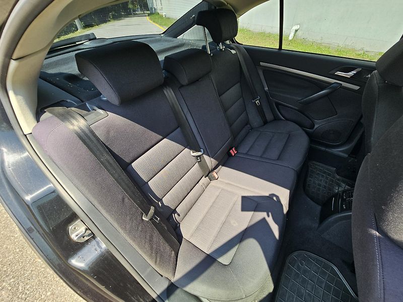 Škoda Octavia (2005) 2 1.9 TDI KLIMA - fotka 16 z 17