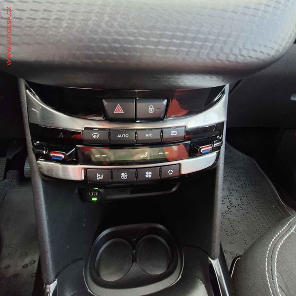 Peugeot 2008 (2019) 1.2PT, 1.maj,ČR, Active, AC - fotka 19 z 19