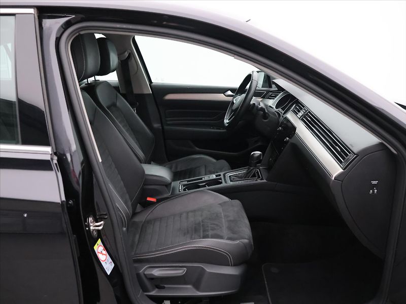 Volkswagen Passat 2,0 TDI Elegance Aut.Klima CZ - fotka 12 z 29