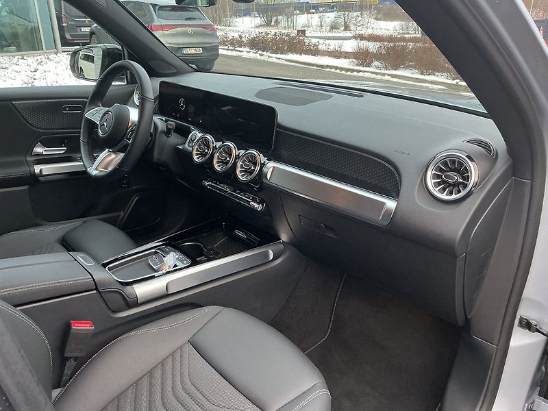 Mercedes-Benz GLB 200 d 4MATIC - fotka 17 z 26