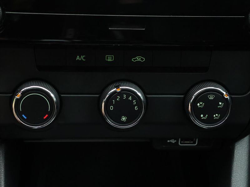 Škoda Octavia 1,6 TDI 85kW Ambition 4x4 CZ - fotka 20 z 28
