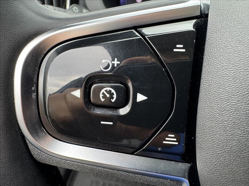 Volvo XC60 2,0 T8 AWD Recharge Plus Dark - fotka 31 z 50