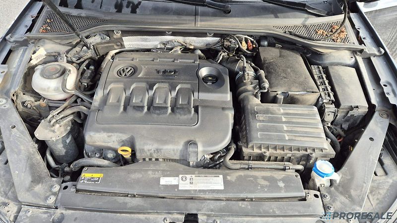 Volkswagen Passat (2018) 2,0 TDi 140 kW - fotka 14 z 19