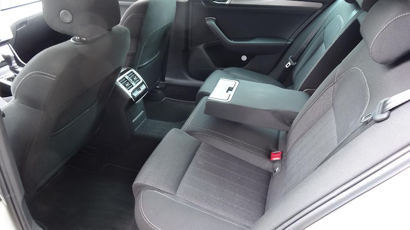 Škoda Superb Kombi 2.0TDi DSG Style plus - fotka 3 z 40