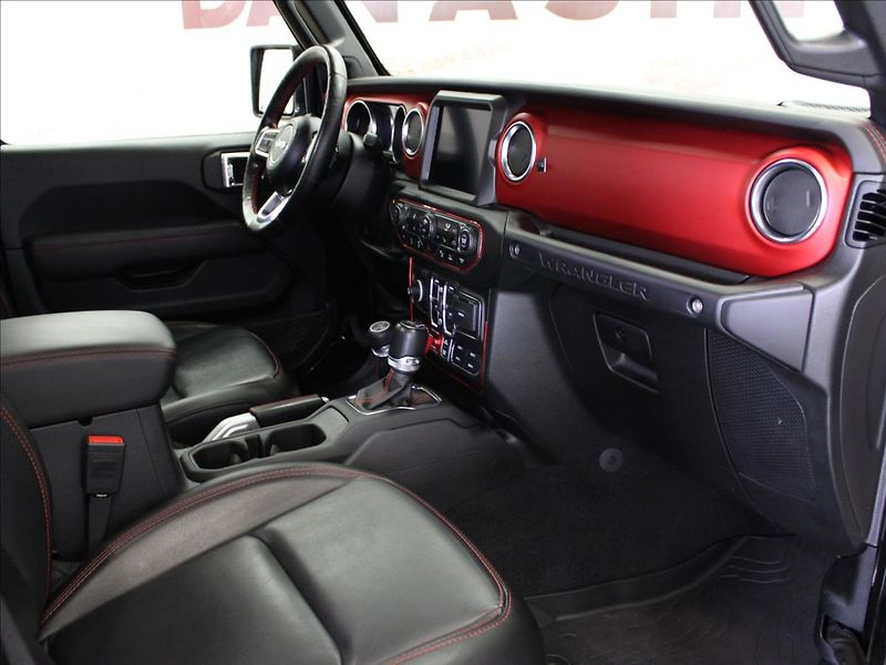 Jeep Wrangler 2,0 T Unlimited Rubicon CZ - fotka 12 z 30