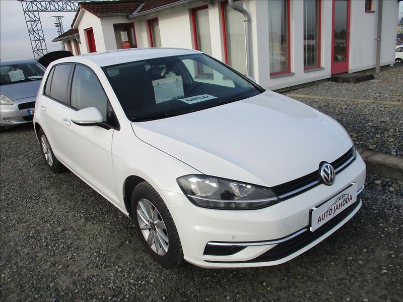 Volkswagen Golf 1,0 TSI,klima,Apple/Android - fotografie inzerátu