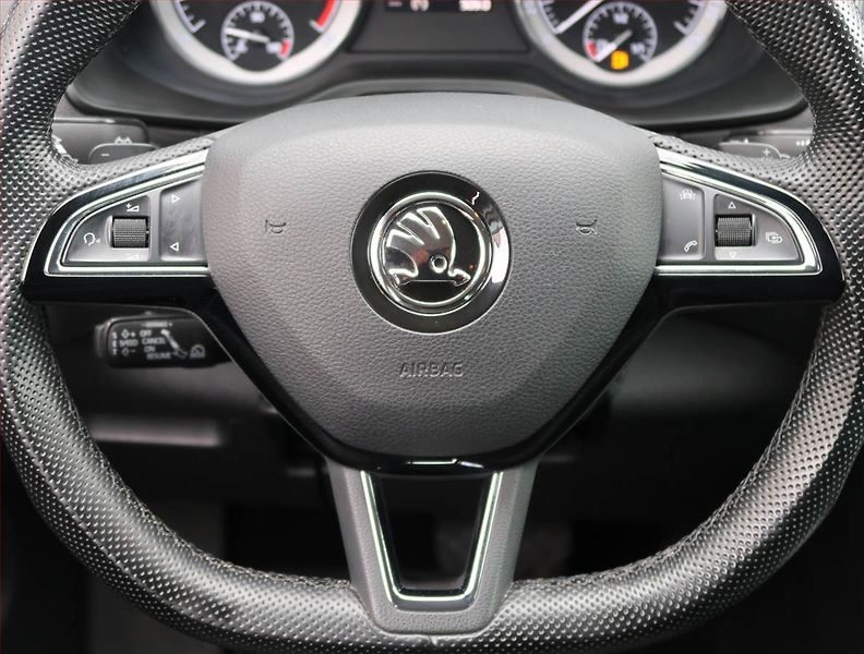 Škoda Karoq (2017) Style 1.5 TSI, Automat - fotka 17 z 21