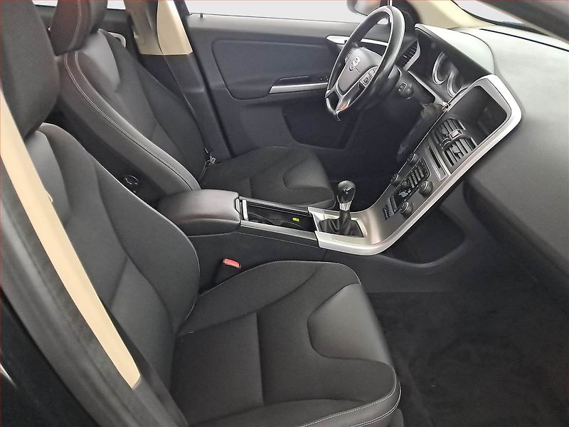 Volvo XC60 (2011) Momentum D4, Navi, Xenony - fotka 9 z 21