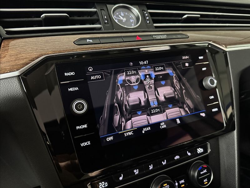 Volkswagen Passat 2,0 TDi  DSG Highline Virtual - fotka 41 z 49