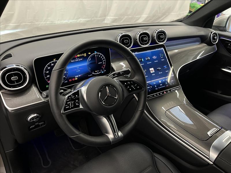 Mercedes-Benz GLC 300e 4MATIC kupé s hybridní te - fotka 9 z 22