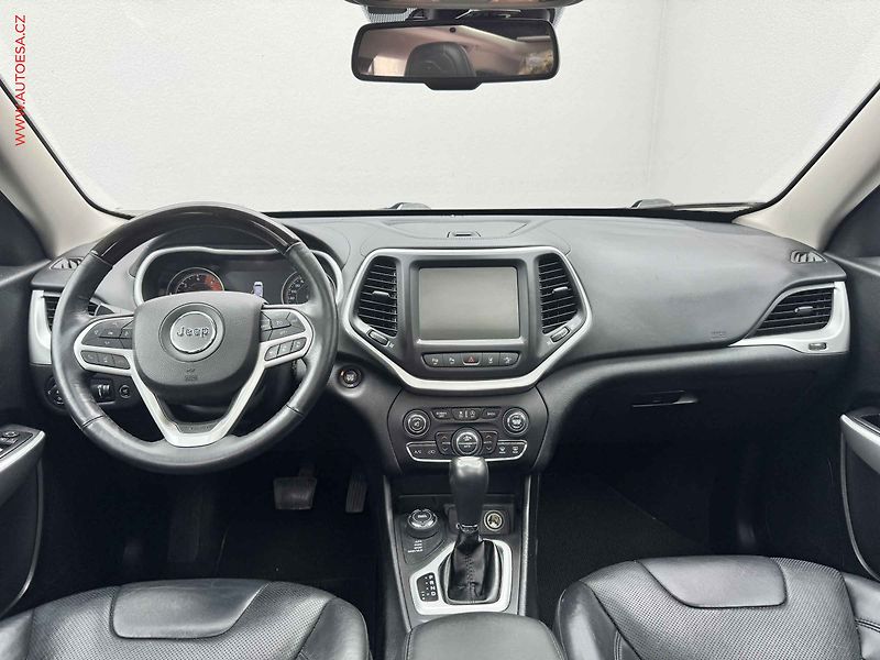 Jeep Cherokee (2017) 2.2 CRDi 4x4, Overland, AT - fotka 8 z 18