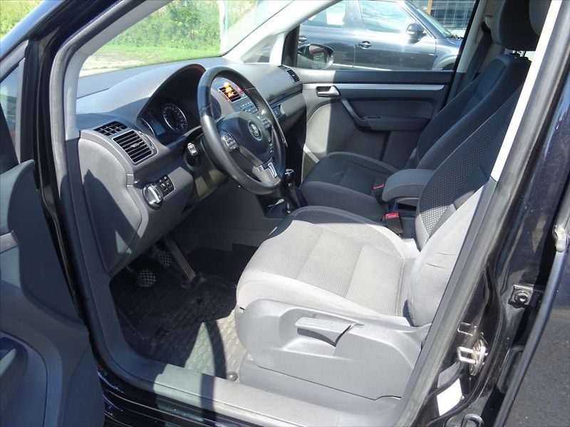 Volkswagen Touran 2,0 TDi 103 kW - fotka 9 z 33