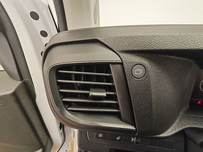 Toyota ProAce Verso 2,0D L2 6MT Combi 8S - fotka 23 z 32