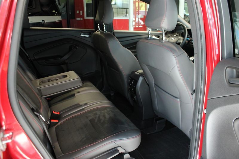 Ford Kuga TDCi AWD ST-Line - fotka 25 z 31