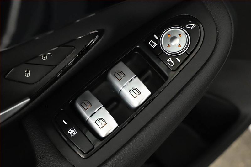 Mercedes-Benz Třídy C (2017) C 220 d, Automat, Tempomat - fotka 9 z 20
