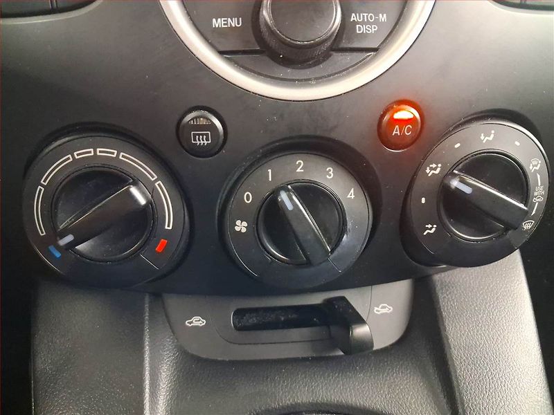 Mazda 2 (2010) 1.3 i, za super cenu - fotka 13 z 16