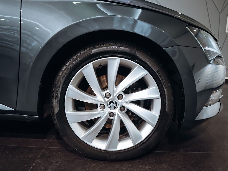 Škoda Superb 2.0TDI, Style DSG 110 kW - fotka 24 z 24