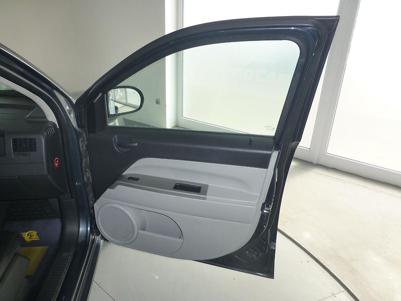 Jeep Compass (2008) 2,0CRDI*VYHŘ.SED*TAŽNÉ*ALU*4X4 - fotka 16 z 23