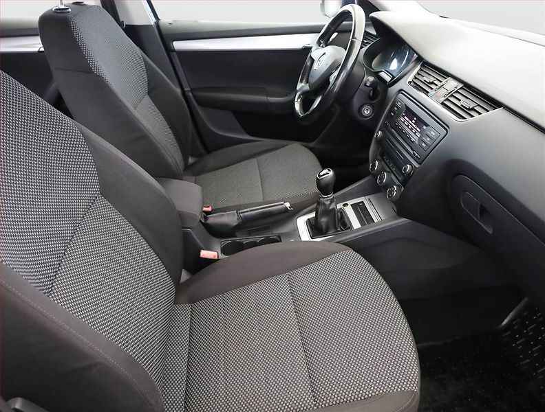 Škoda Octavia (2013) 1.6 TDI, Tažné, jezdí výborně - fotka 7 z 14